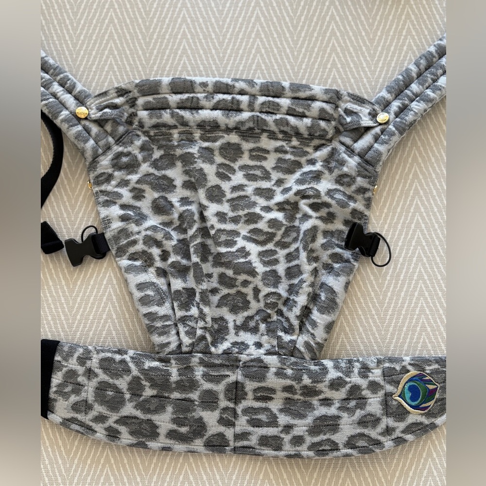 Artipoppe Leopard Print Carrier